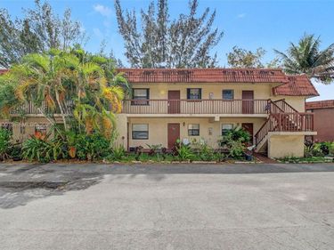 6525 W 26th Dr, Unit 204-37, Hialeah, FL 33016