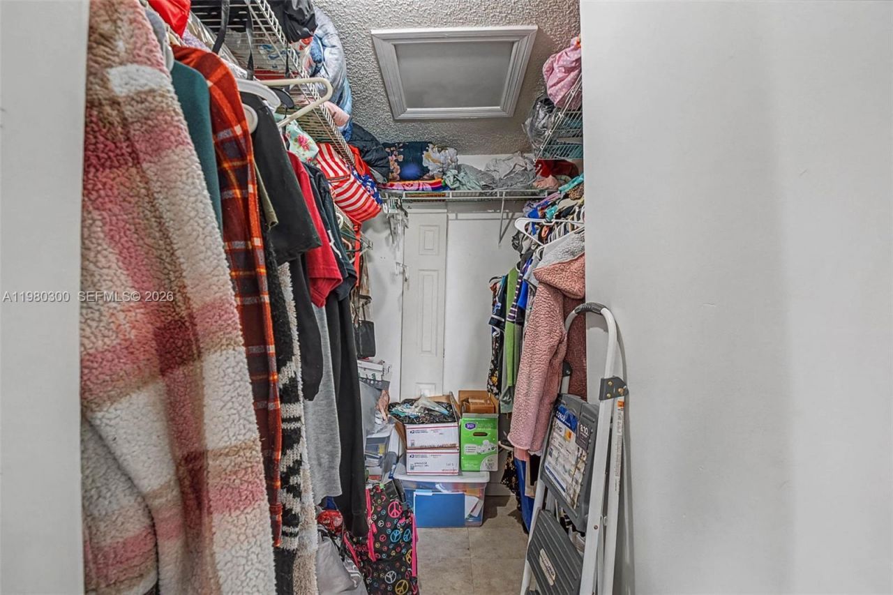 6525 W 26th Dr, Unit 204-37, Hialeah, FL 33016 Photo