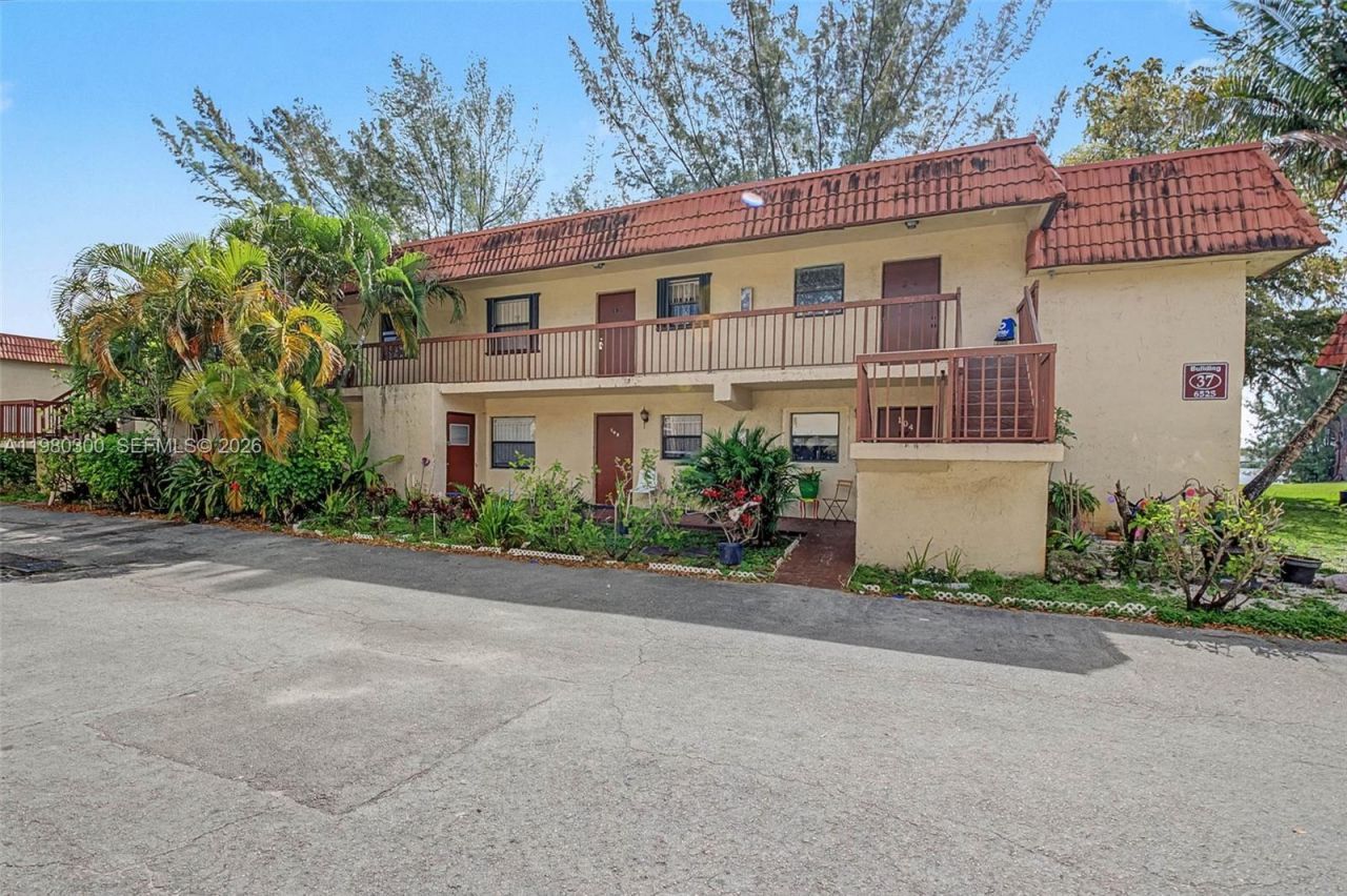 6525 W 26th Dr, Unit 204-37, Hialeah, FL 33016 Photo
