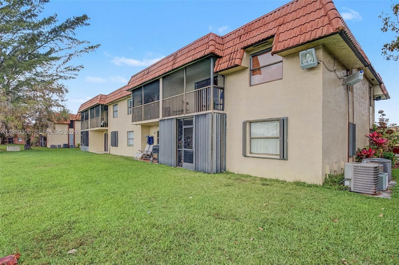 6525 W 26th Dr, Unit 204-37, Hialeah, FL 33016 Photo