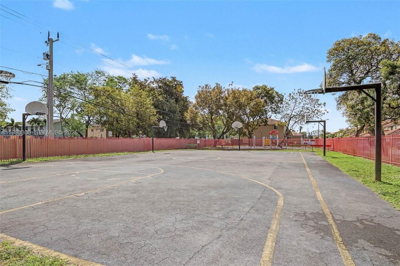 6525 W 26th Dr, Unit 204-37, Hialeah, FL 33016 Photo