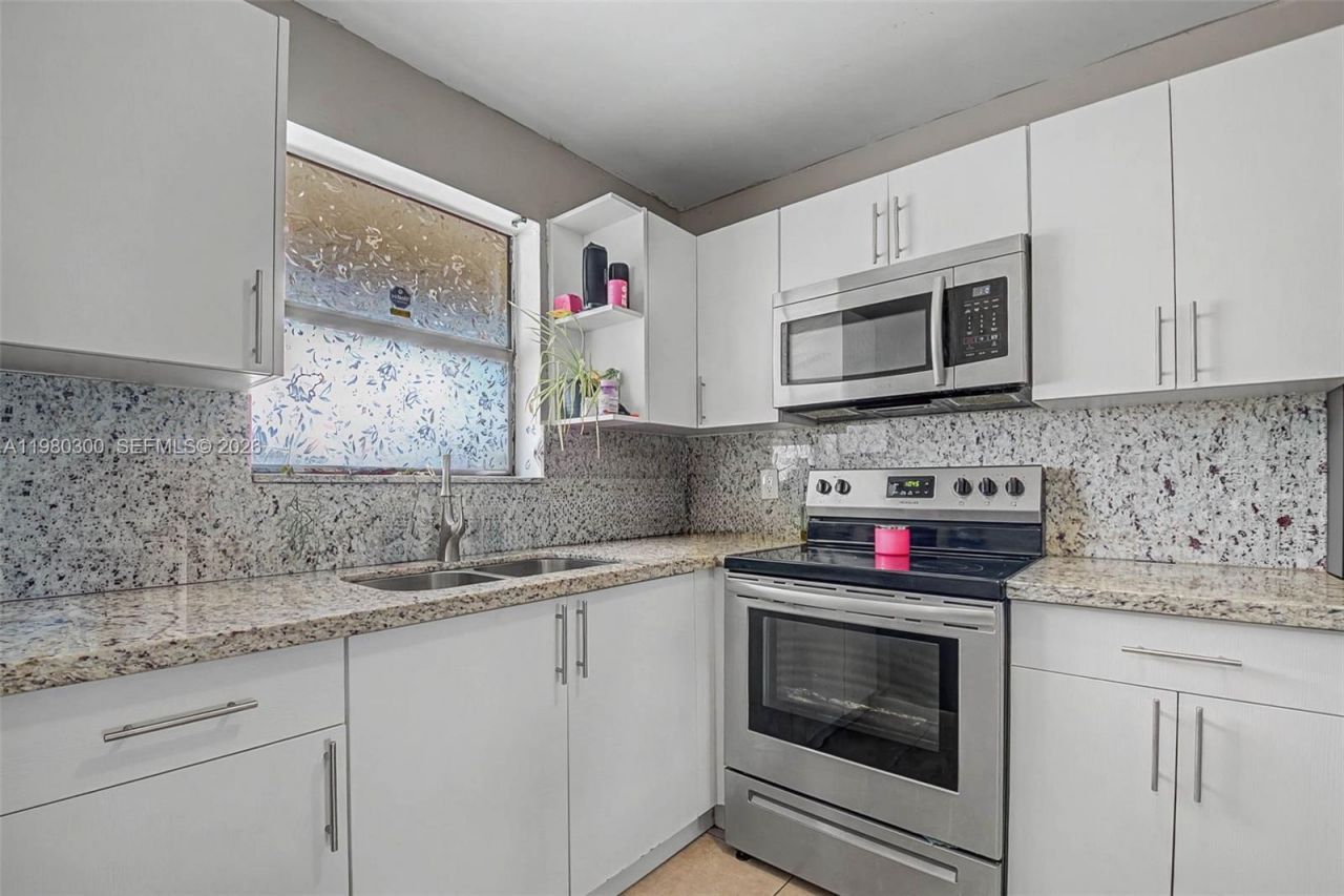 6525 W 26th Dr, Unit 204-37, Hialeah, FL 33016 Photo