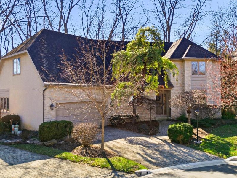 4219 Bibury Court, Columbus, OH 43221 Photo 2