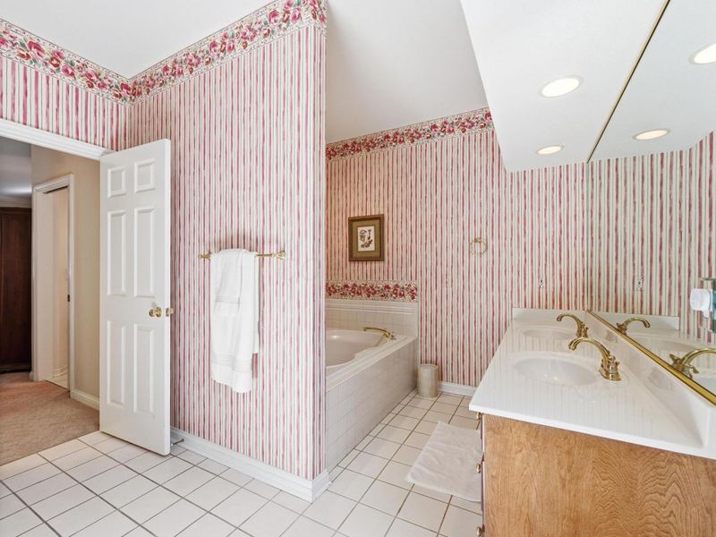 4219 Bibury Court, Columbus, OH 43221 Photo 24