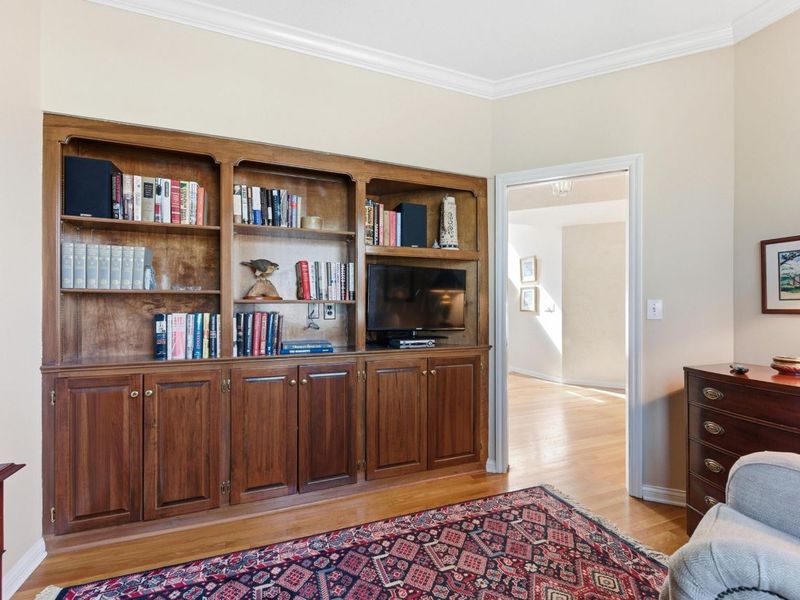 4219 Bibury Court, Columbus, OH 43221 Photo 6