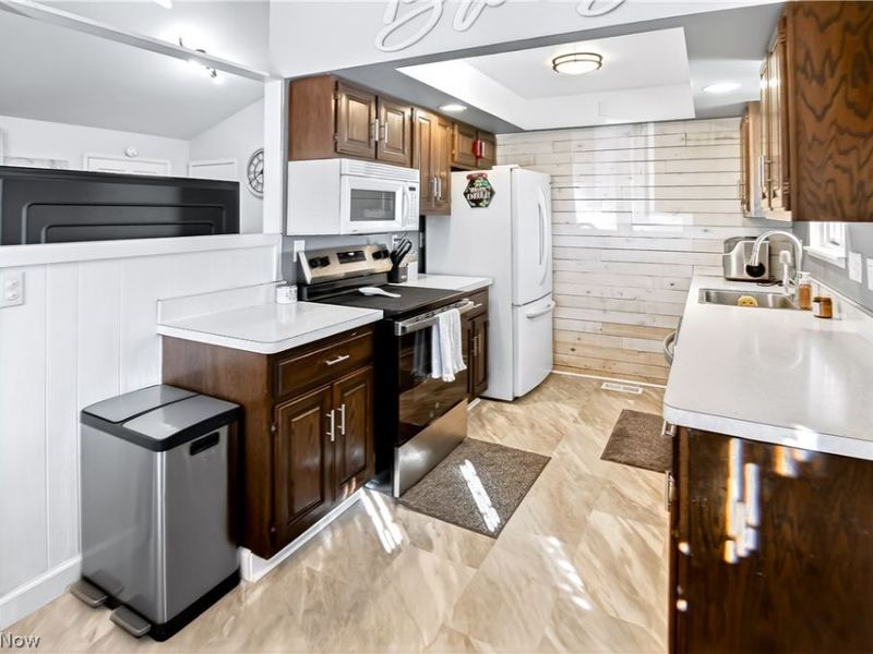 14761 Larkfield Drive , Brook Park, OH 44142 Photo 5