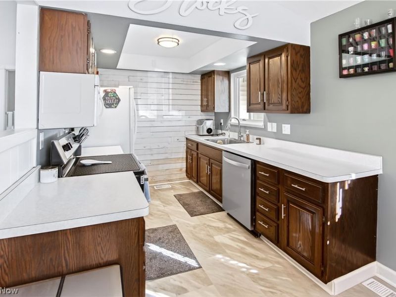 14761 Larkfield Drive , Brook Park, OH 44142 Photo 6