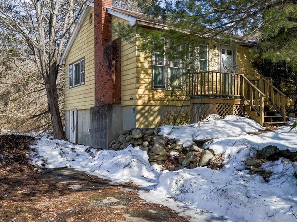 8 Old Meetinghouse Rd, Townsend, MA 01469