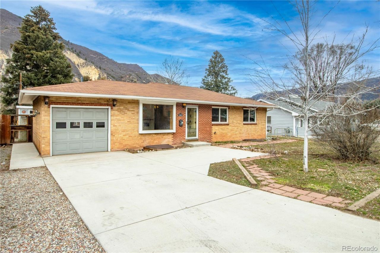 1809 Grand Avenue, Glenwood Springs, CO 81601 Main Photo