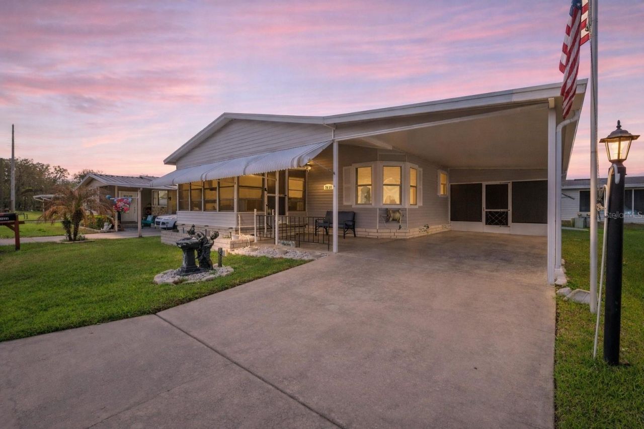 7039 Siesta Street, Zephyrhills, FL 33541 Main Photo