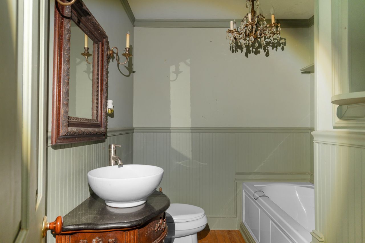 402 Wilkinson St. Photo 16