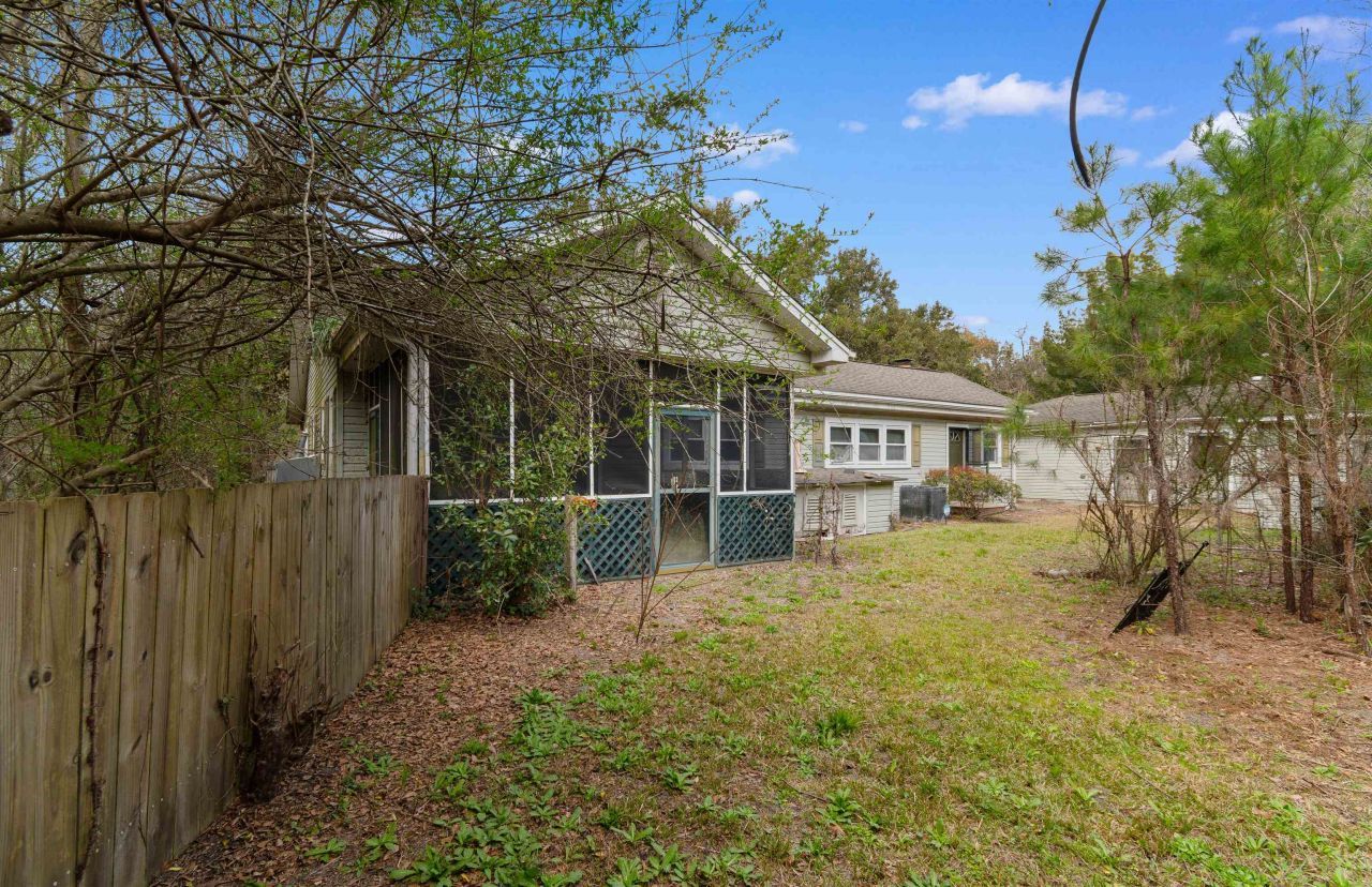 402 Wilkinson St. Photo 23