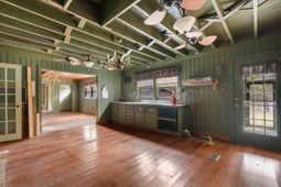 402 Wilkinson St. photo 4