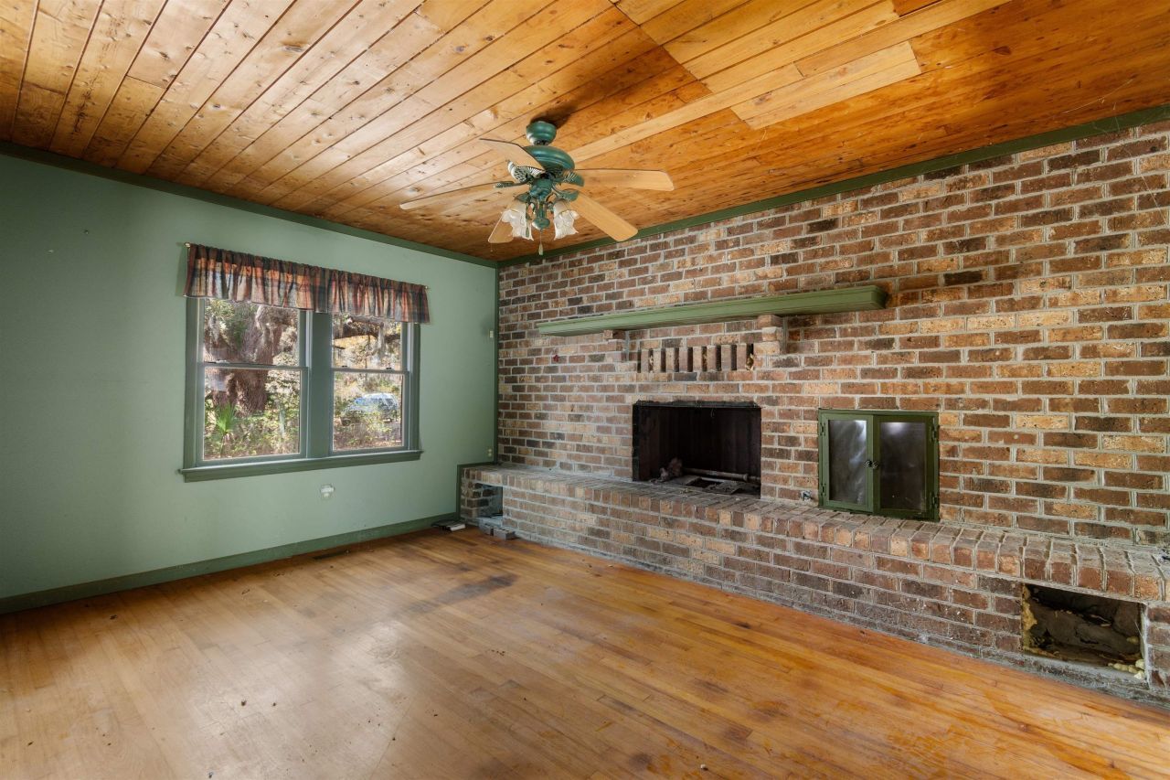 402 Wilkinson St. Photo 6