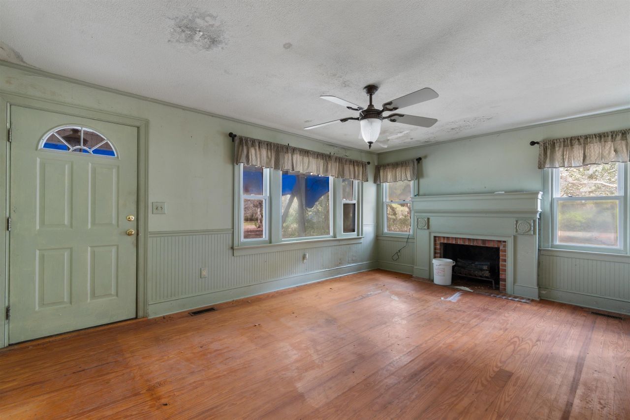 402 Wilkinson St. Photo 9