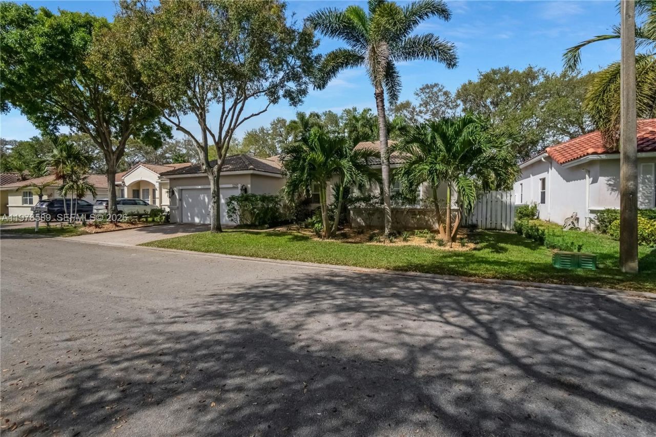 5297 SW 34th Way, Hollywood, FL 33312 Photo