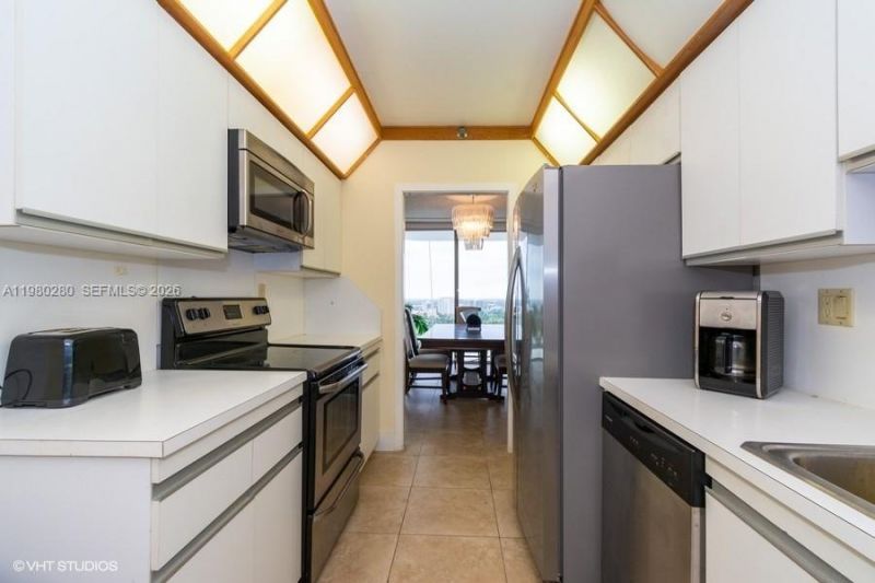 19707 Turnberry Way , Unit 23C, Aventura, FL 33180 Photo