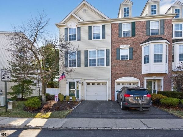 16 Sundance Way, Lopatcong, NJ 08865