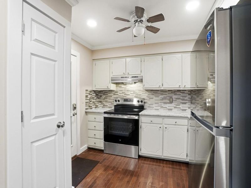 2334 Hardesty Court , Unit I5, Columbus, OH 43204 Photo 12