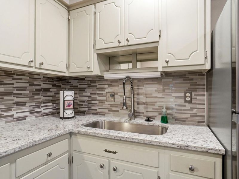 2334 Hardesty Court , Unit I5, Columbus, OH 43204 Photo 14