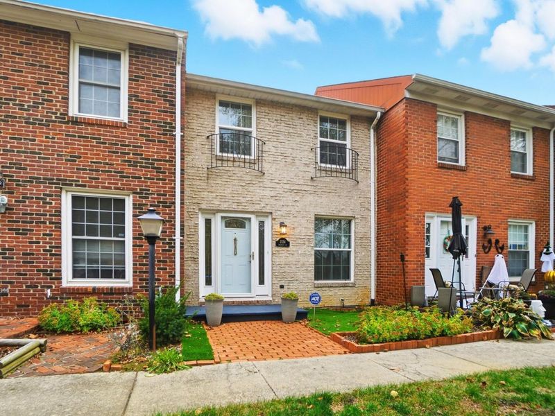 2334 Hardesty Court , Unit I5, Columbus, OH 43204 Photo 3