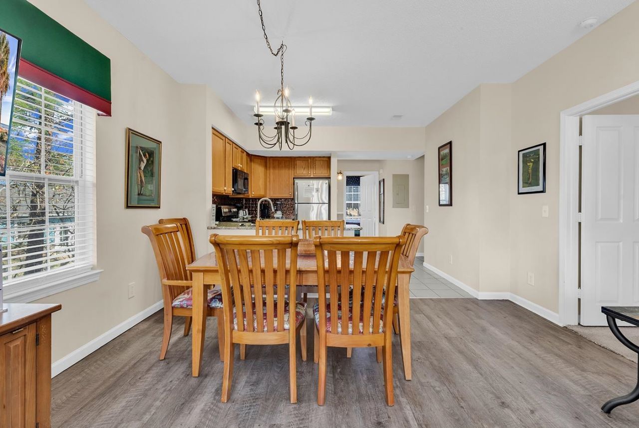 4565 Girvan Dr. Photo 10