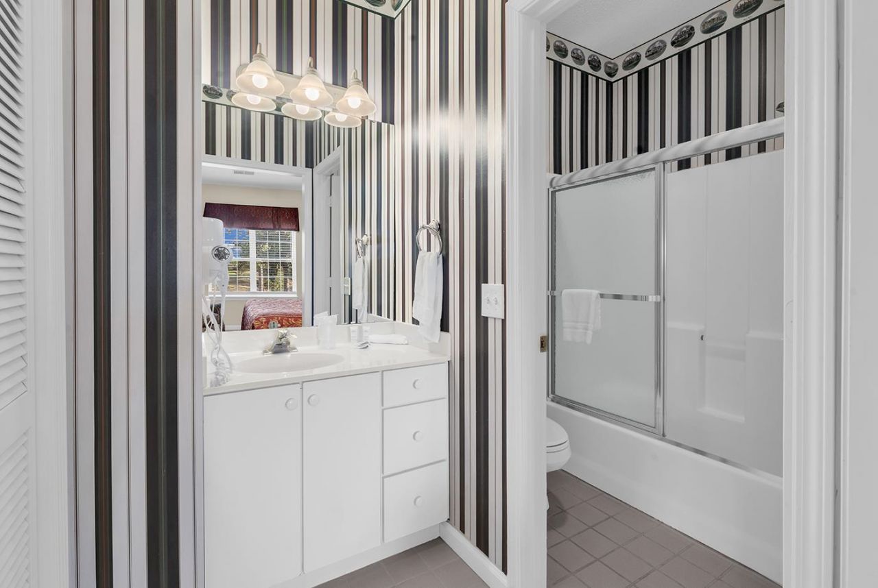 4565 Girvan Dr. Photo 15