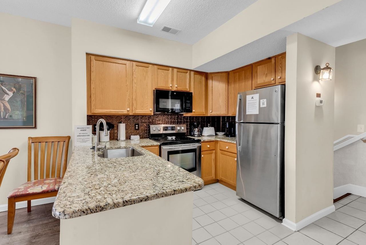 4565 Girvan Dr. Photo 5