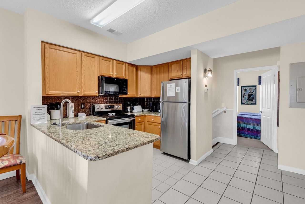 4565 Girvan Dr. Photo 6