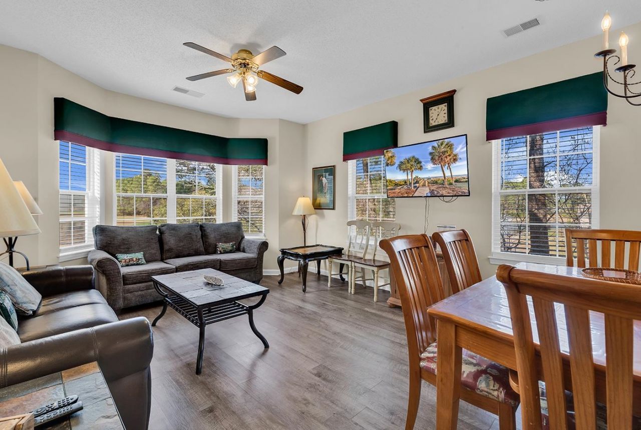 4565 Girvan Dr. Photo 8