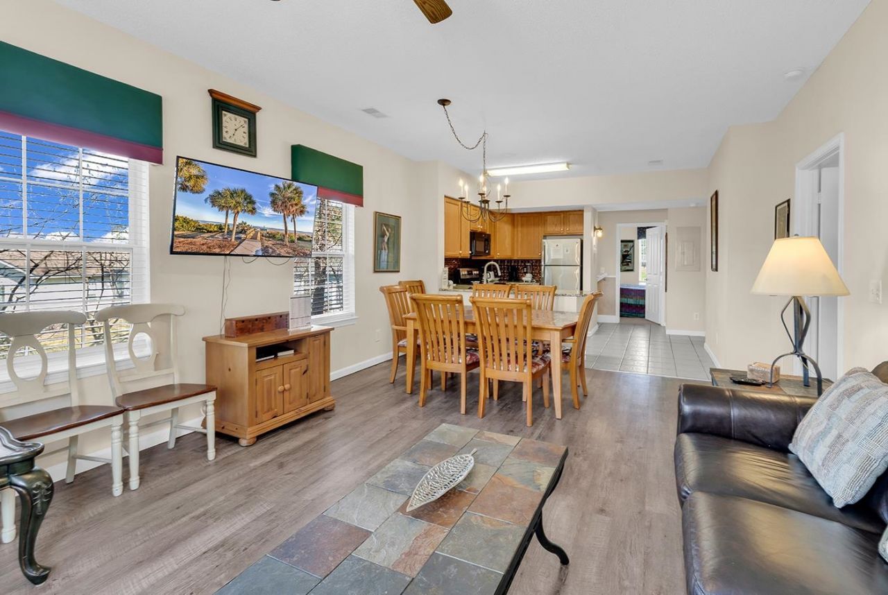 4565 Girvan Dr. Photo 9