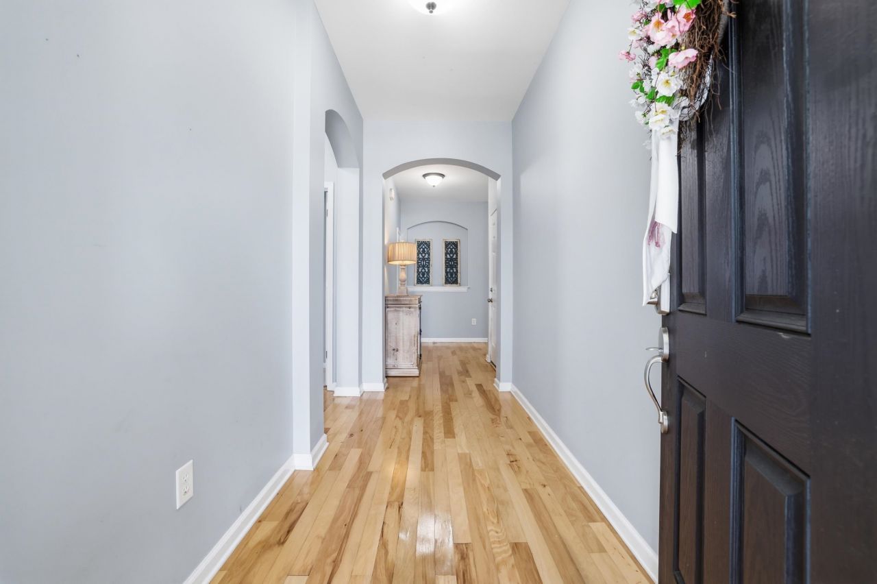 933 Refuge Way Photo 11