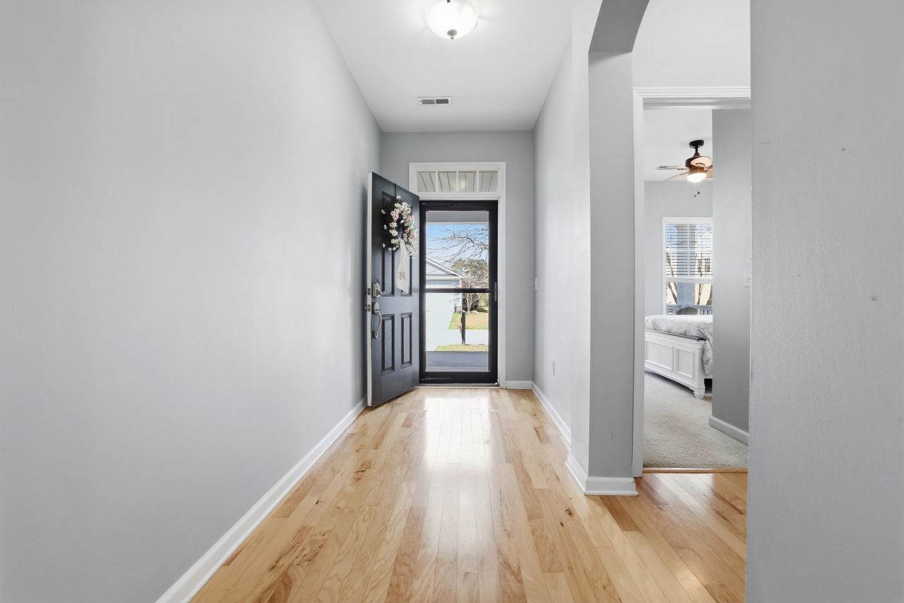 933 Refuge Way Photo 12