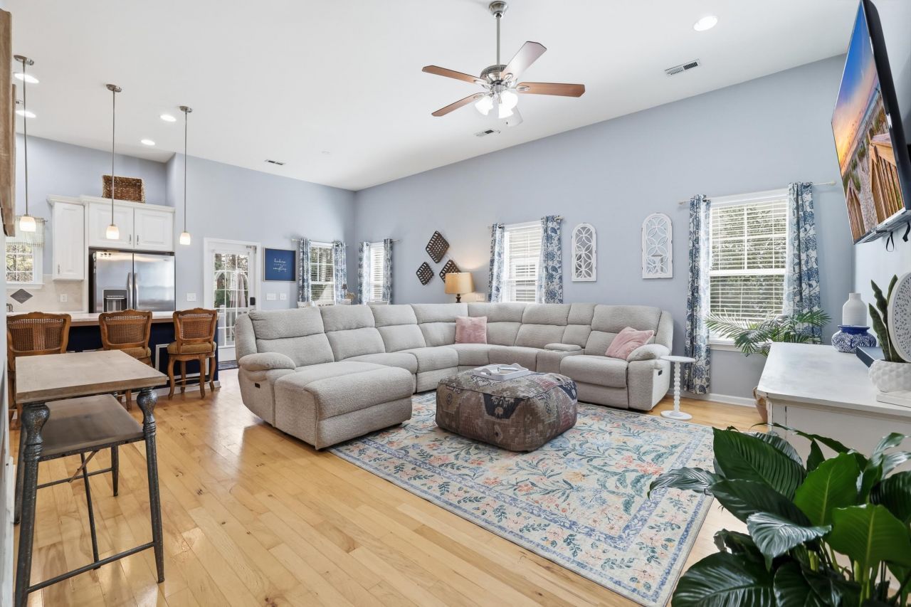 933 Refuge Way Photo 3