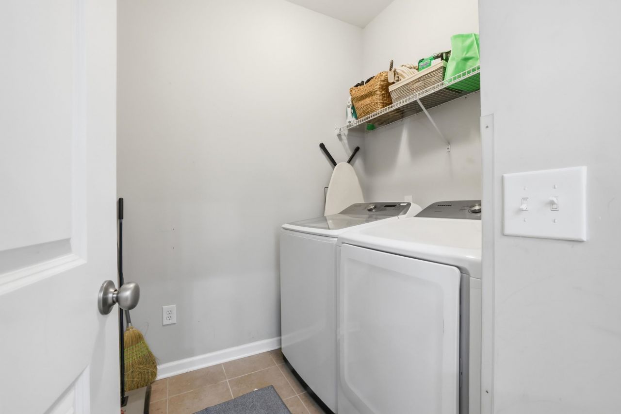 933 Refuge Way Photo 30