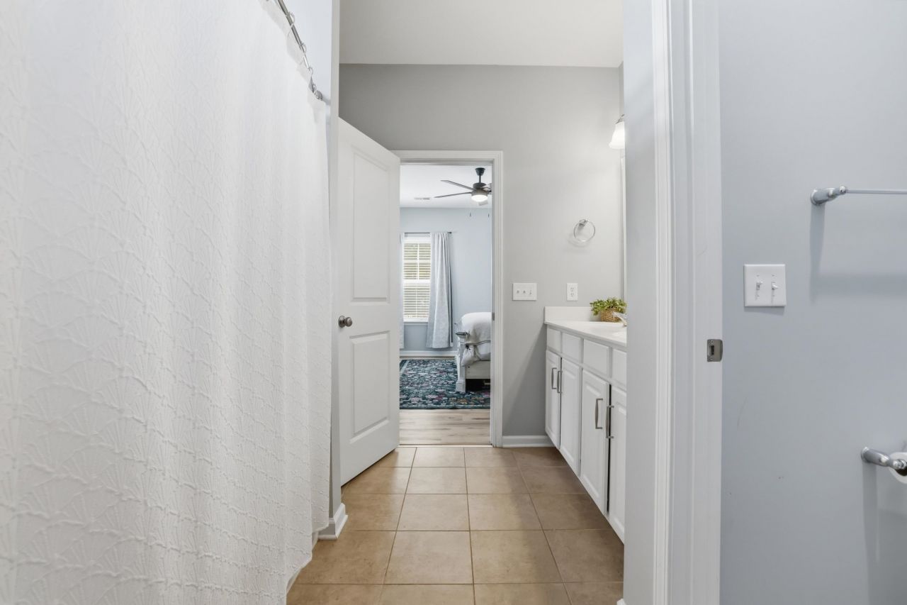 933 Refuge Way Photo 35