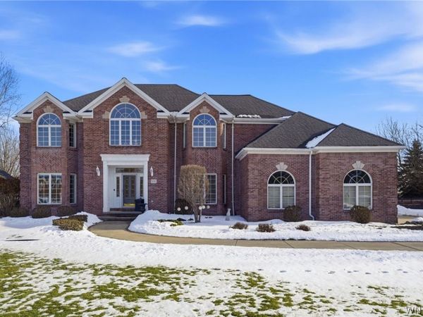 8137 Oak Leaf Lane, Williamsville, NY 14221