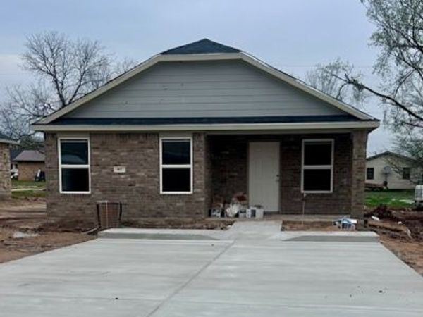 607 E Wolf Street , Madill, OK 73446