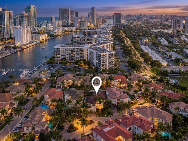 822 Meridian Ln , Hollywood, FL 33019