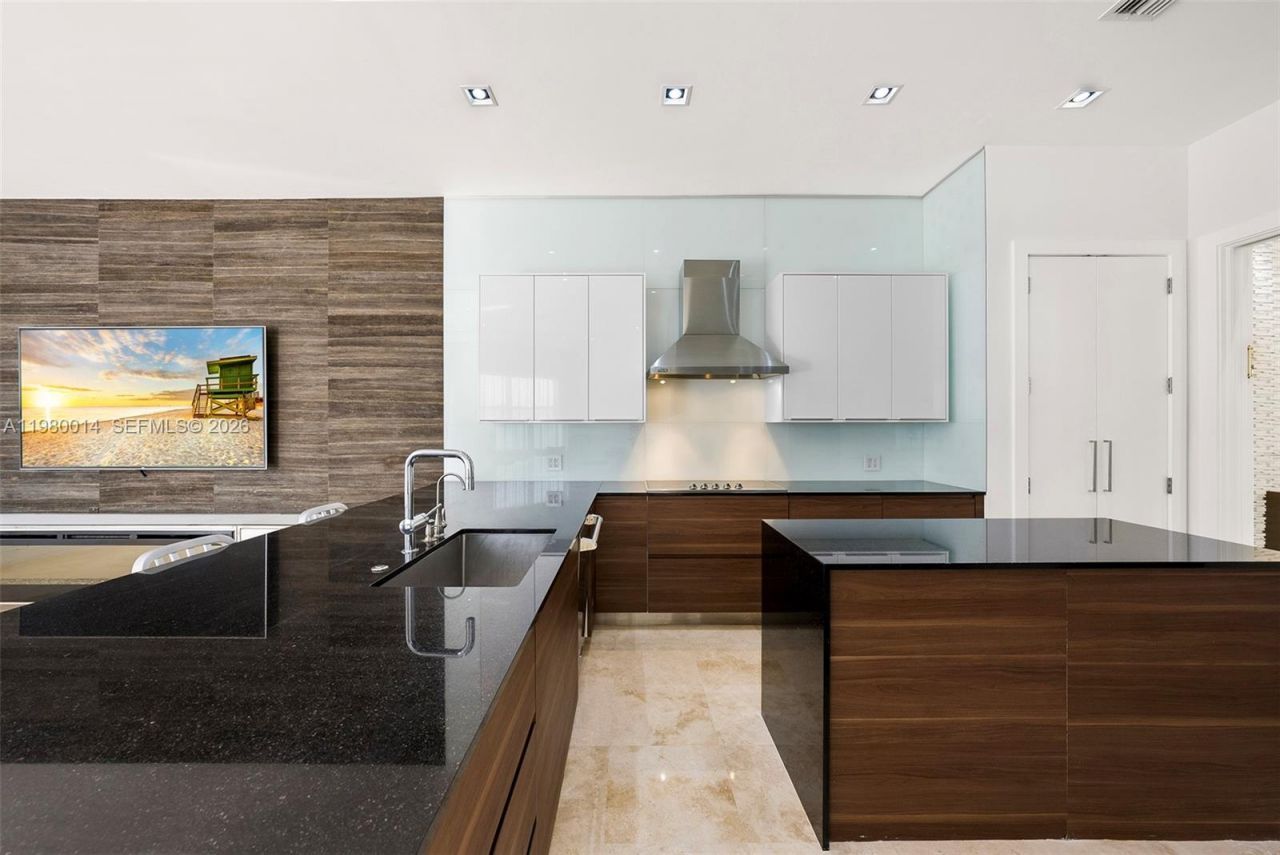 822 Meridian Ln , Hollywood, FL 33019 Photo