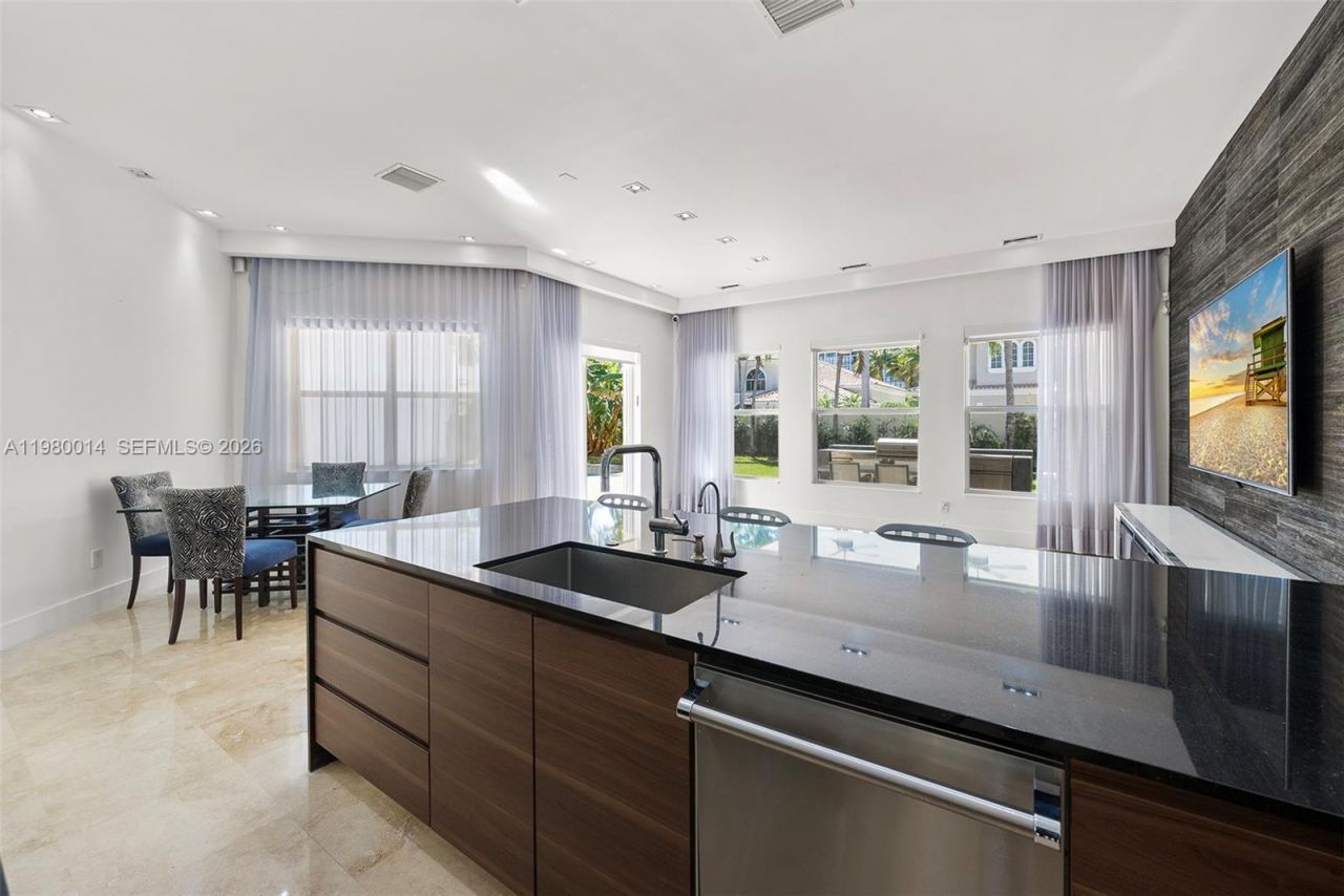 822 Meridian Ln, Hollywood, FL 33019 Photo