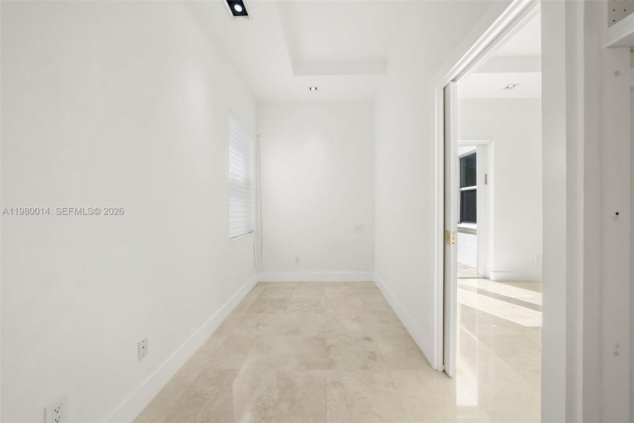 822 Meridian Ln , Hollywood, FL 33019 Photo