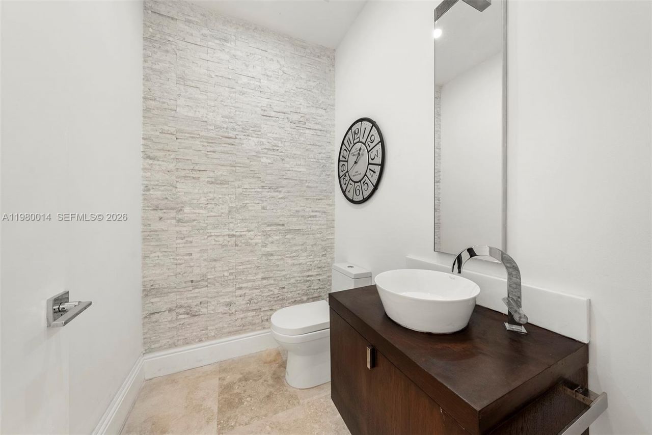 822 Meridian Ln, Hollywood, FL 33019 Photo