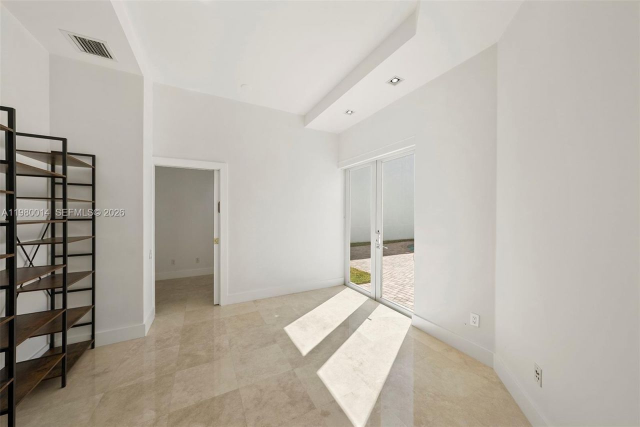 822 Meridian Ln, Hollywood, FL 33019 Photo