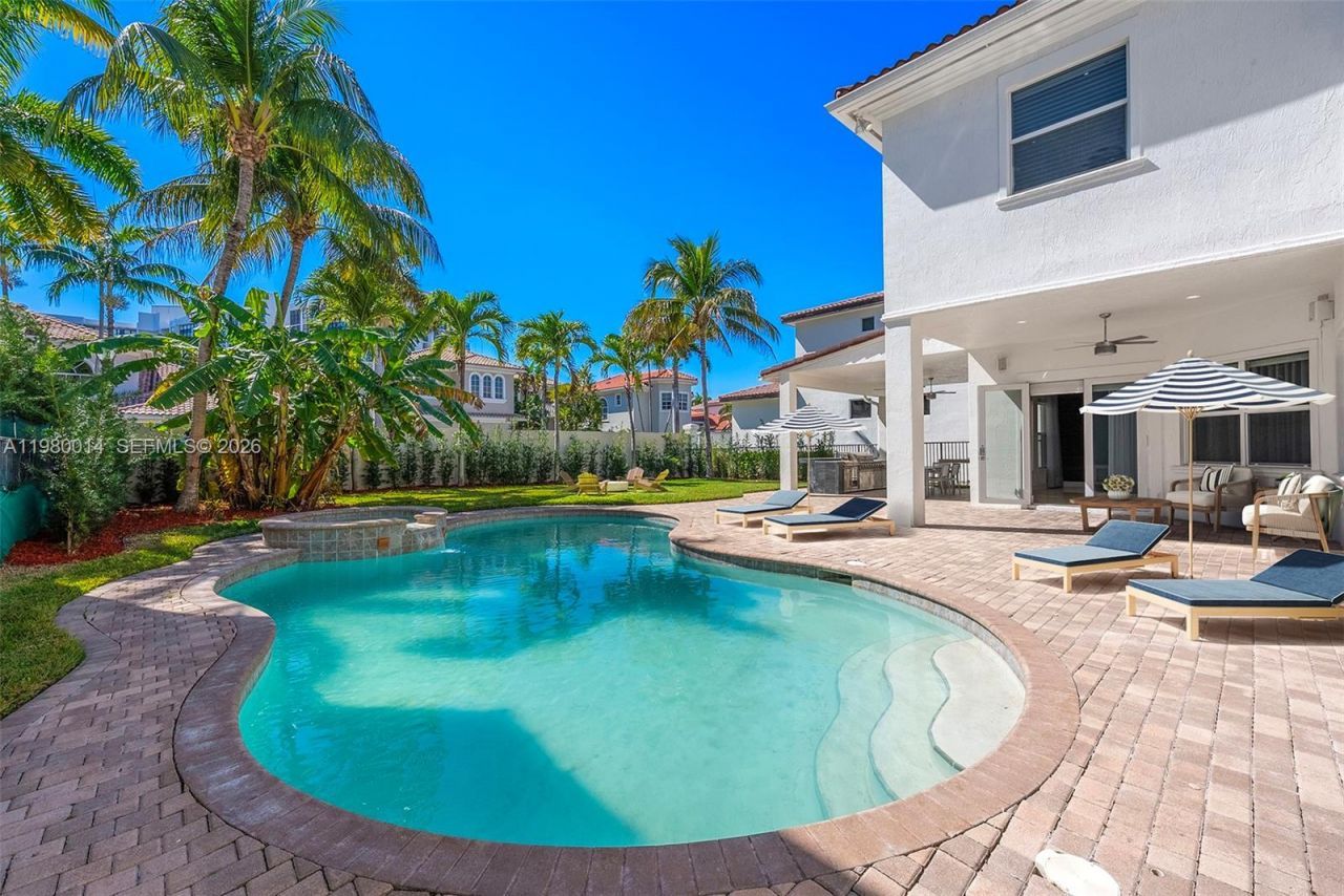 822 Meridian Ln, Hollywood, FL 33019 Photo