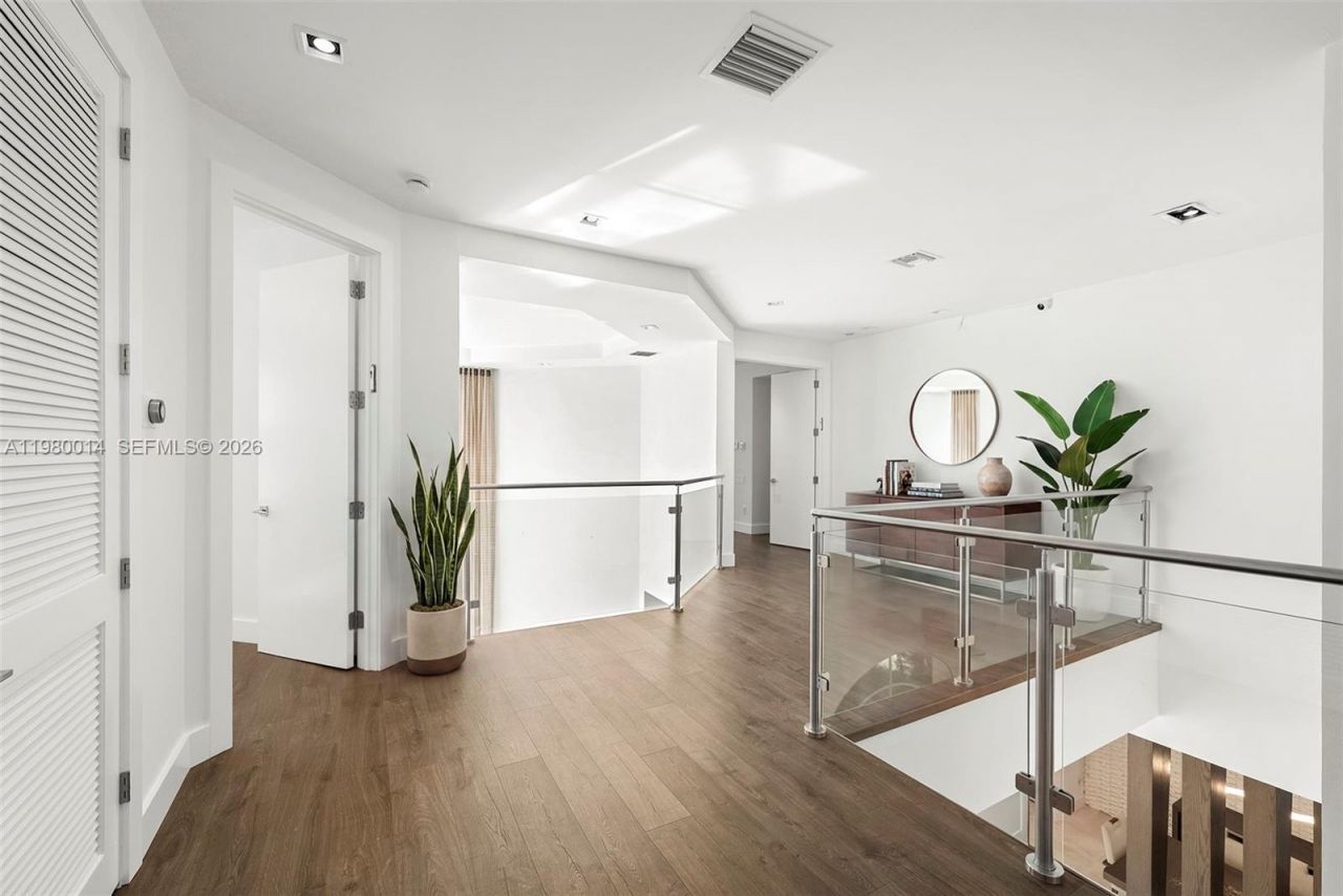 822 Meridian Ln , Hollywood, FL 33019 Photo