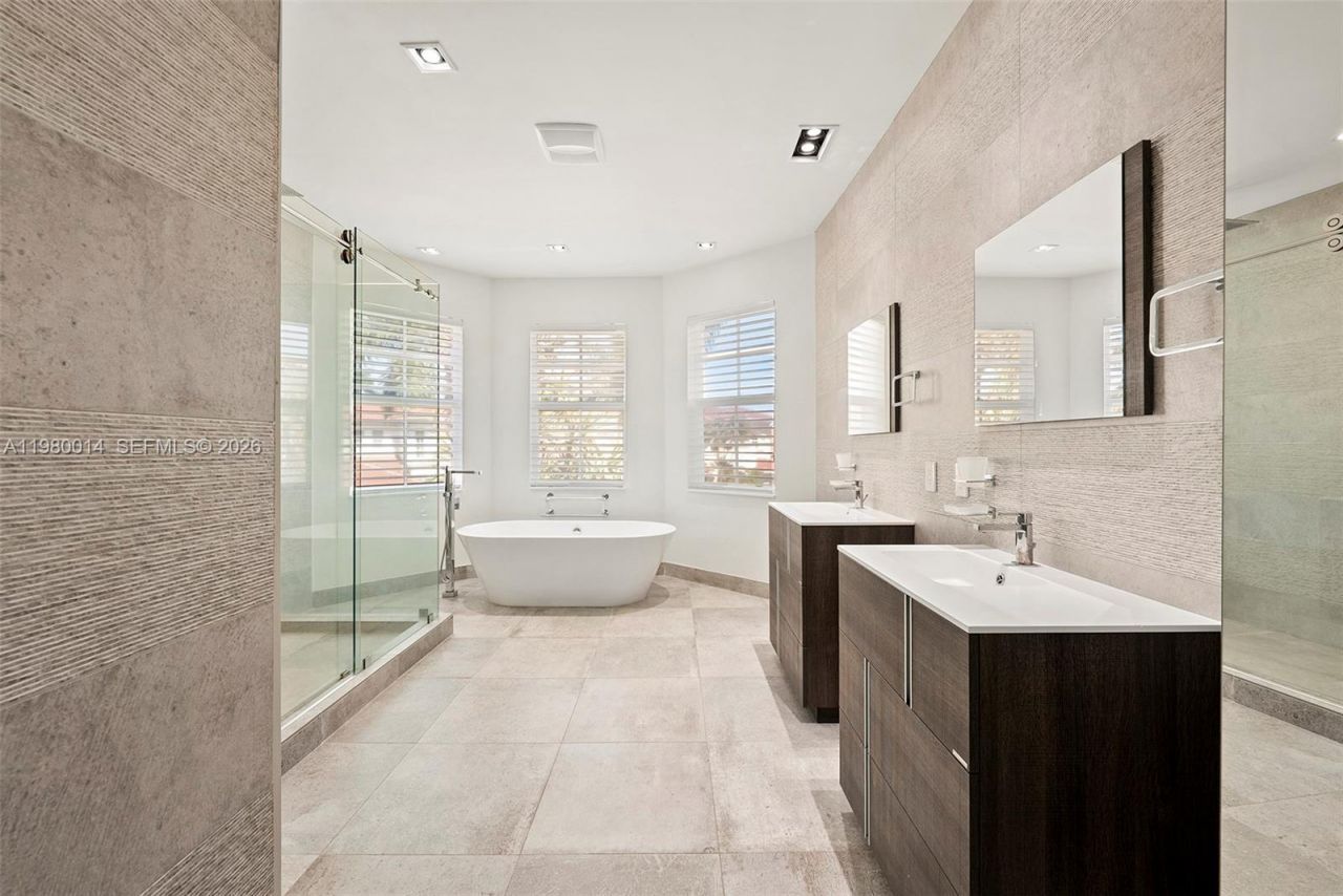 822 Meridian Ln , Hollywood, FL 33019 Photo