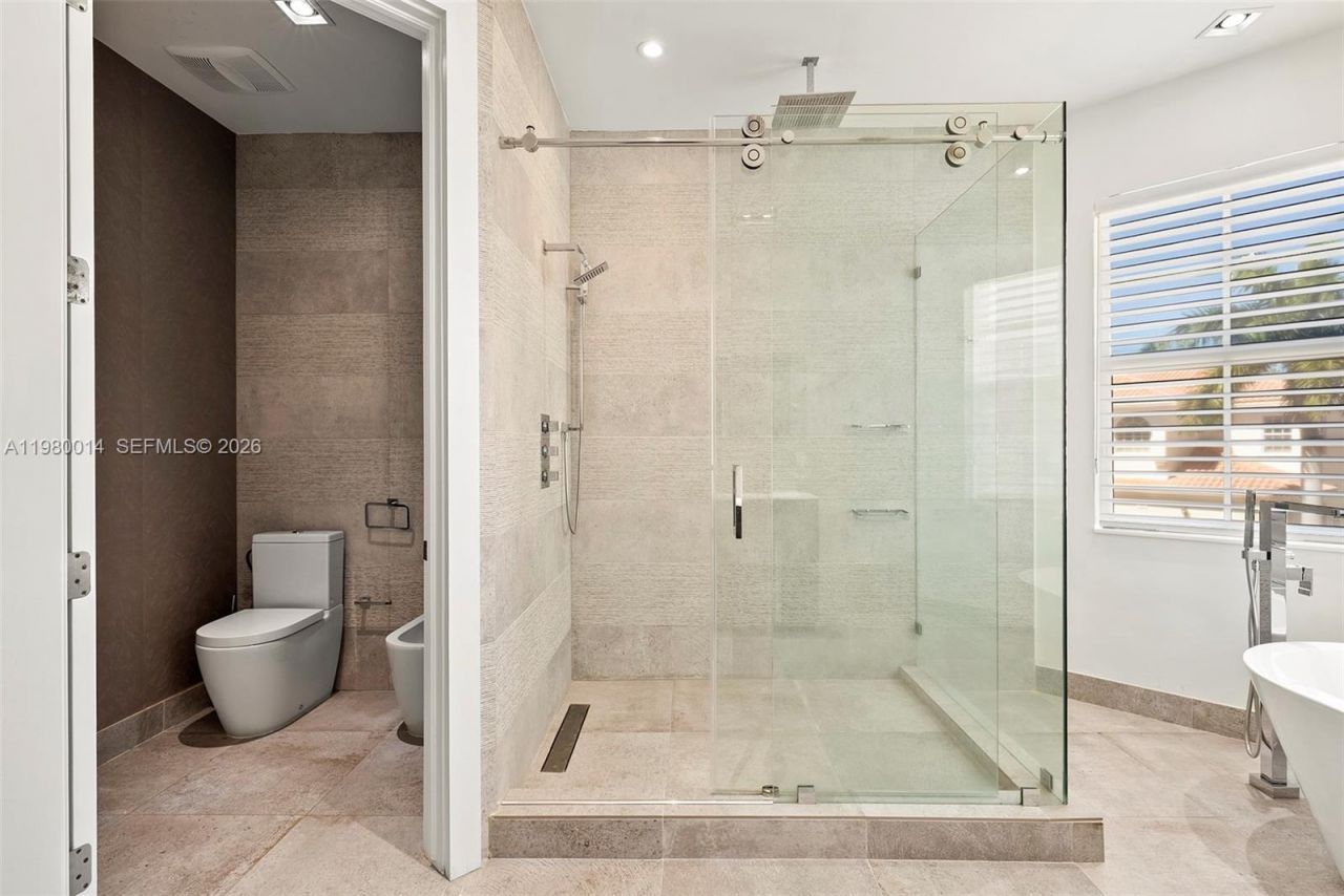 822 Meridian Ln , Hollywood, FL 33019 Photo