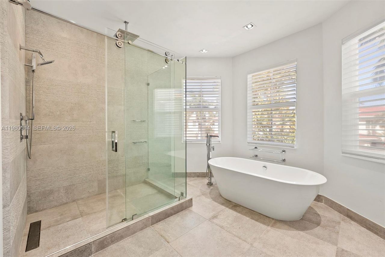 822 Meridian Ln, Hollywood, FL 33019 Photo