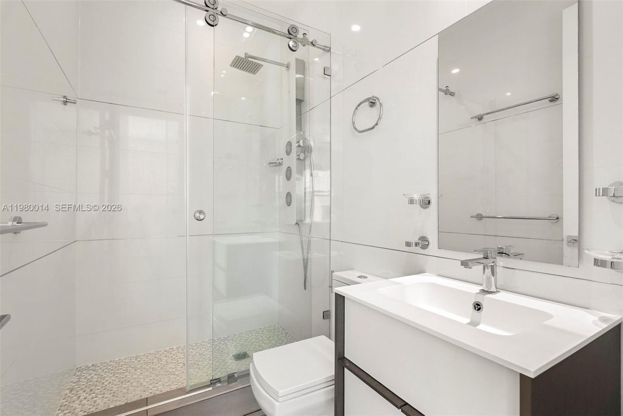 822 Meridian Ln, Hollywood, FL 33019 Photo